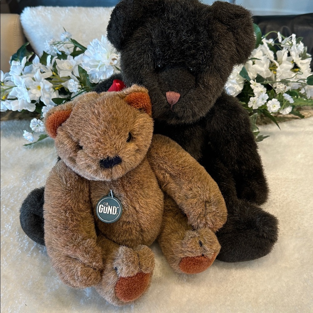Collector Gund bears.